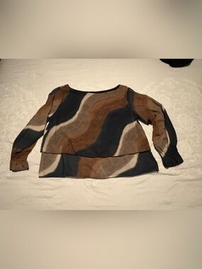 Layered Wave-Print Long Sleeve Blouse in Brown & Black